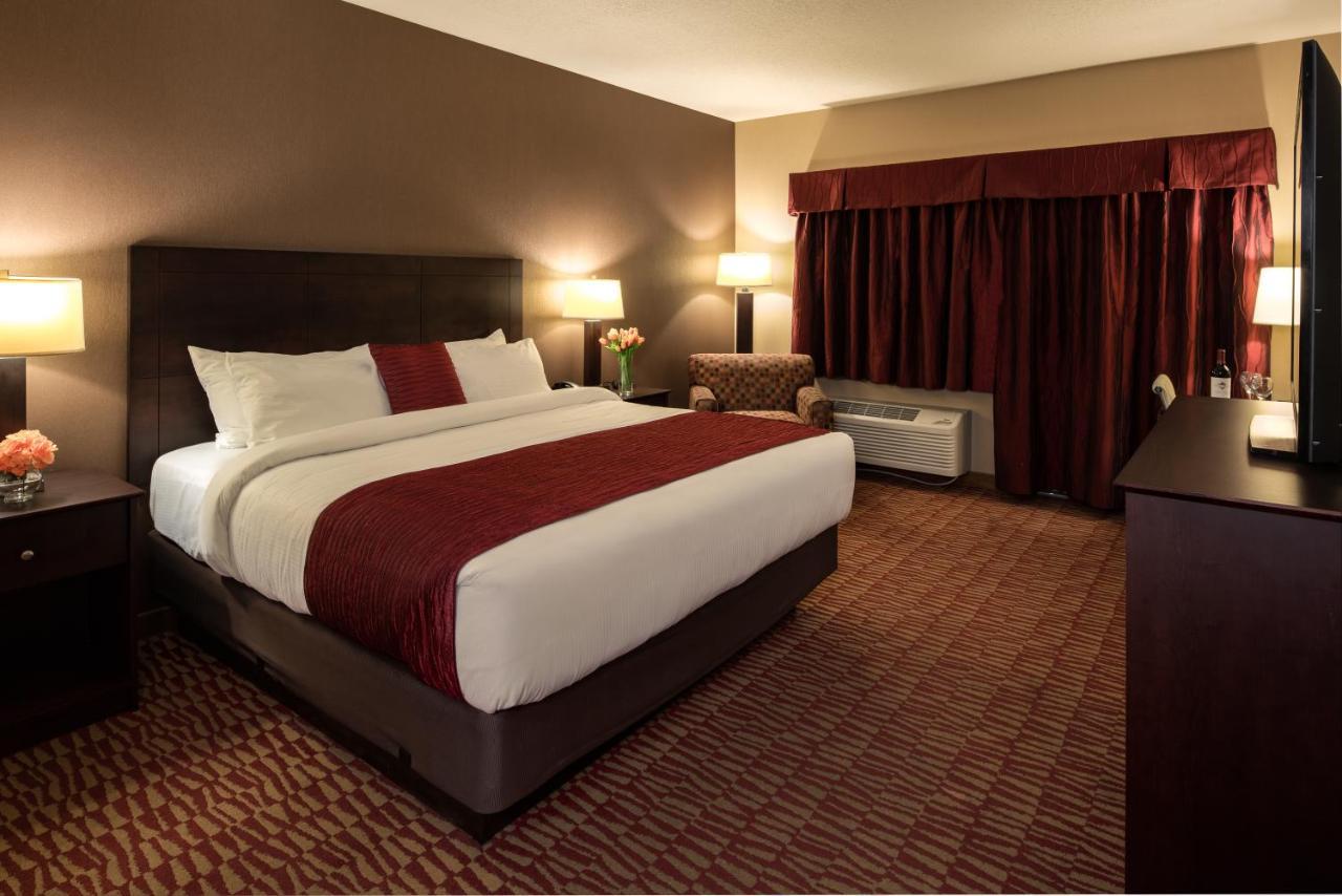 Lakeside Casino Resort 2*